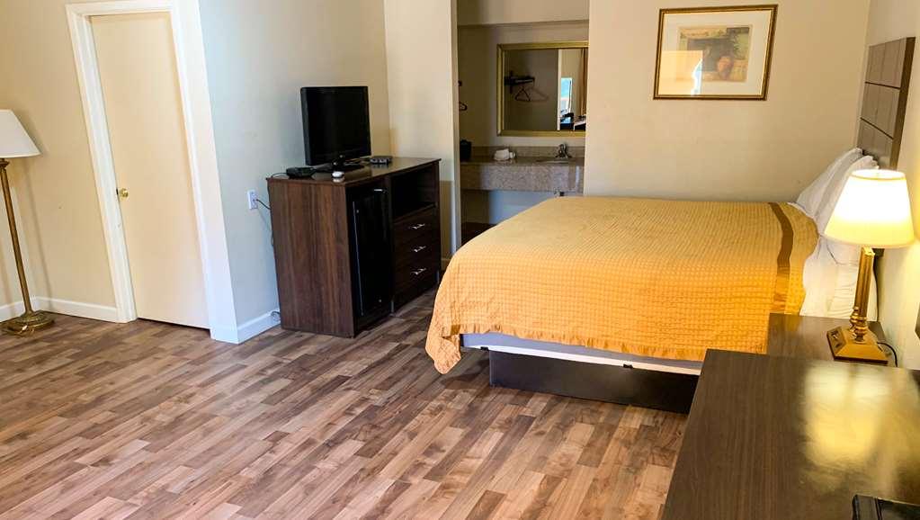 Days Inn & Suites By Wyndham Brewton Habitación foto